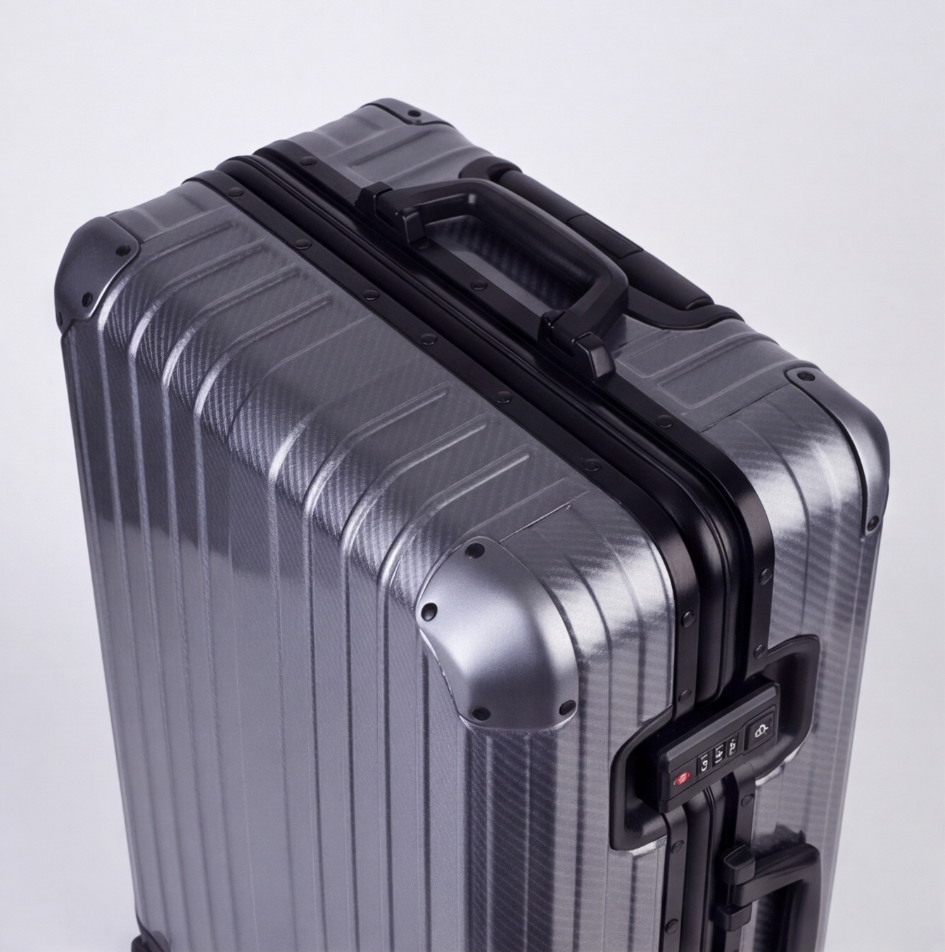 The Atlas Aluminium Luggage — Gunmetal