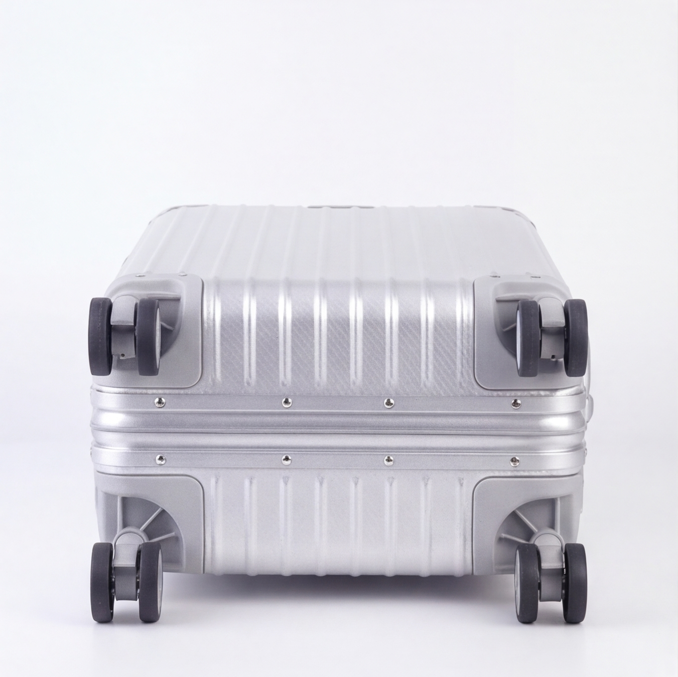 The Atlas Aluminium Luggage — Silver