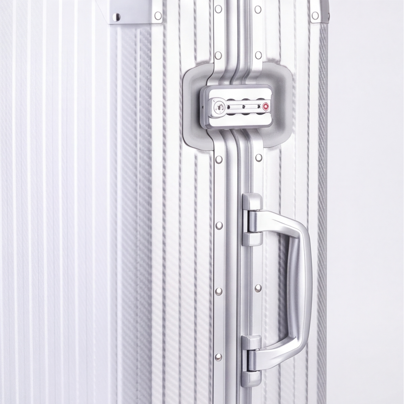 The Atlas Aluminium Luggage — Silver